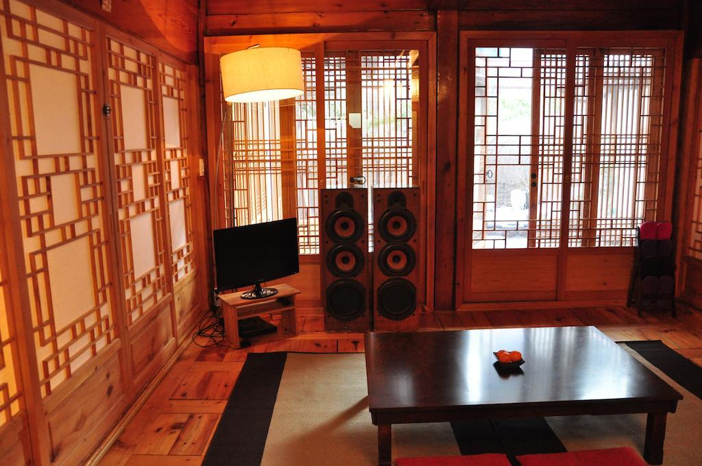 Hueahn Hanok Guesthouse Seoul Exterior photo